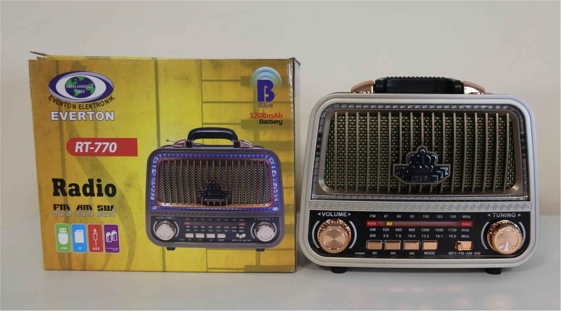 Everton Rt-770  Şarjlı Led Işıklı  Nostaljik Radyo(Bluetooth Fm-Usb-Tf-Aux)